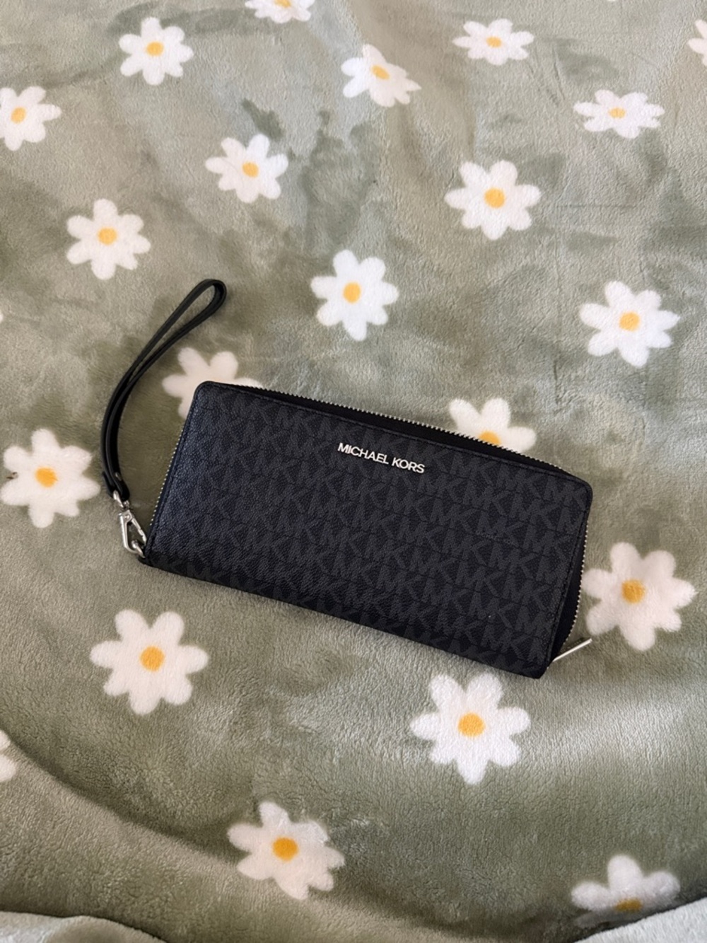 Michael Kors Black Signature Zip Wristlet Wallet